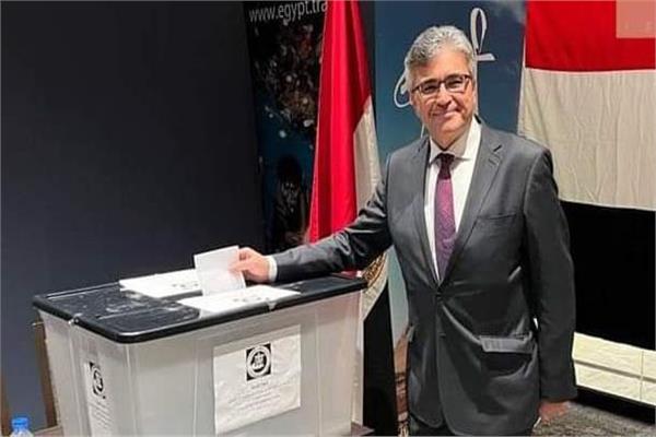 الجالية المصرية في كندا تتوافد على القنصلية المصرية