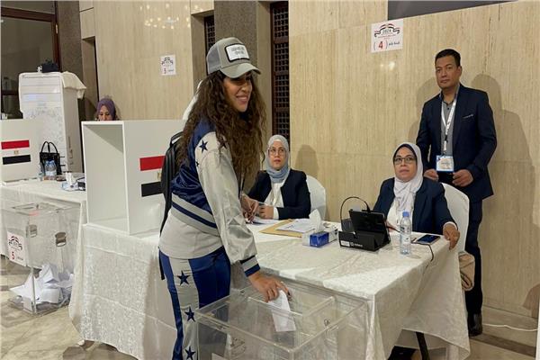 أيتن عامر تشارك في الانتخابات الرئاسية بالسعودية   