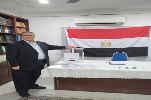 سفير مصر بماليزيا، يدلي بصوته في الانتخابات الرئاسية