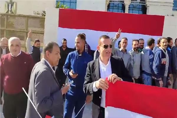 المصريون يحتفلون بالتصويت في الانتخابات الرئاسية أمام السفارة المصرية بالأردن