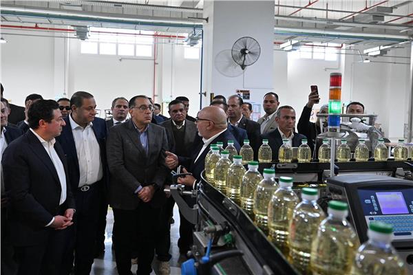 رئيس الوزراء يتفقد المُجمع الصناعي  بمدينة السادات