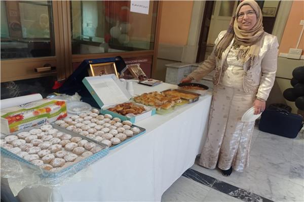 سيدة مصرية في روما تصنع الحلويات المصرية لتوزيعها على الناخبين