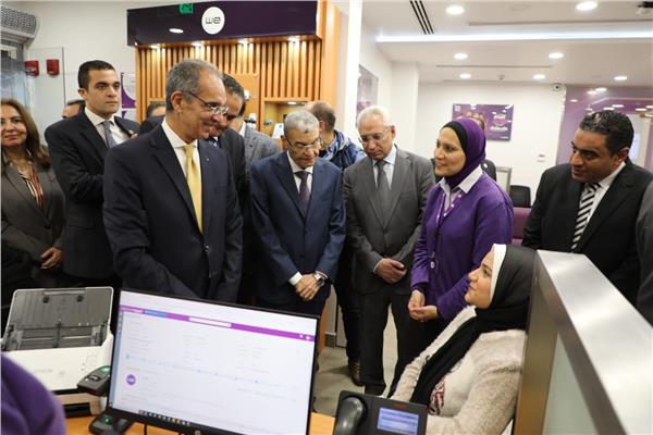 وزير الاتصالات ومحافظ المنيا يتفقدان مركز إبداع مصر الرقمية