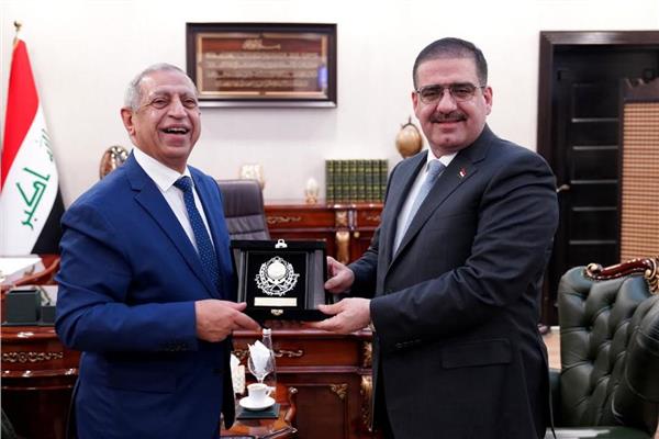  رئيس الأكاديمية العربية و وزير التجارة العراقي 