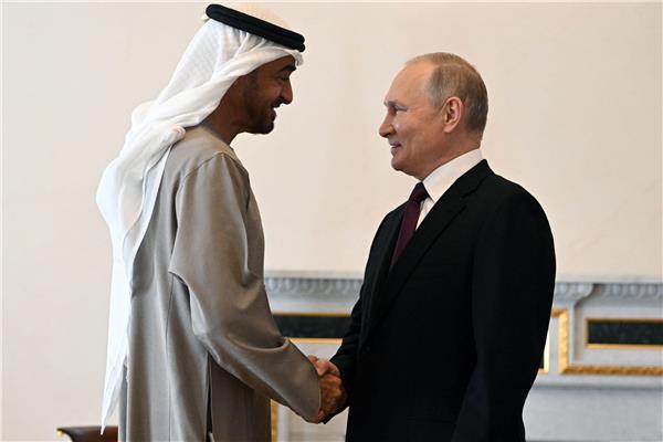 الرئيس الإماراتي محمد بن زايد آل نهيان والرئيس الروسي فلاديمير بوتين