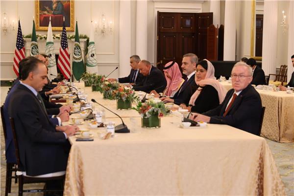 جانب من اجتماع اللجنة الوزارية العربية الإسلامية مع بلينكن