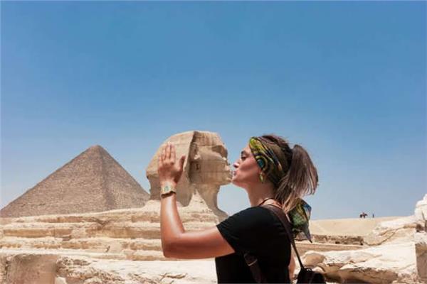 سائحة امريكية تدعو العالم لزيارة مصر