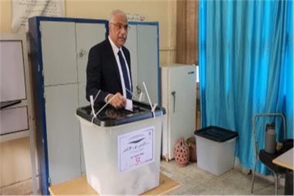 جمال علام خلال الإدلاء بصوته في الانتخابات الرئاسية 2024 