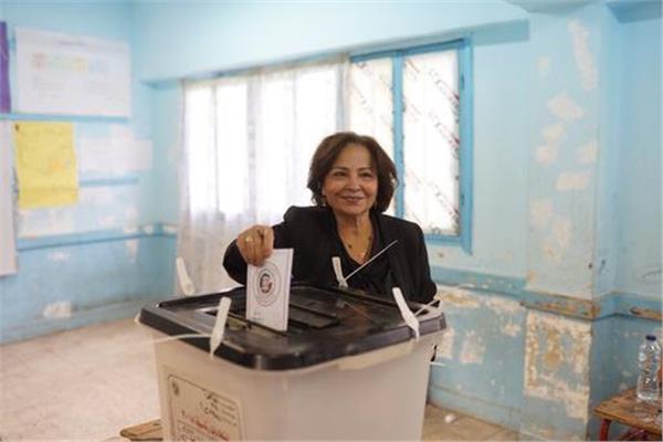 المهندسة نيفين عثمان تدلي بصوتها في الانتخابات الرئاسية 2024