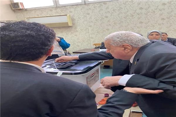 الفريق جلال الهريدي رئيس حزب حماة الوطن يدلي بصوته في الانتخابات الرئاسية