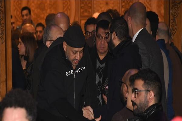 عصام كاريكا في عزاء شقيق أحمد حلمي بمسجد الشرطة