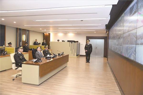اللواء محمود توفيق وزير الداخلية يتابع سير الانتخابات من غرفة عمليات الوزارة