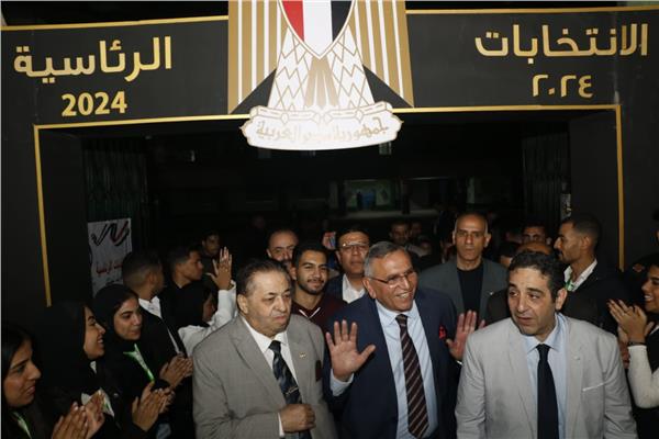 عبد السند يمامة في اللجنة الانتخابية بعابدين