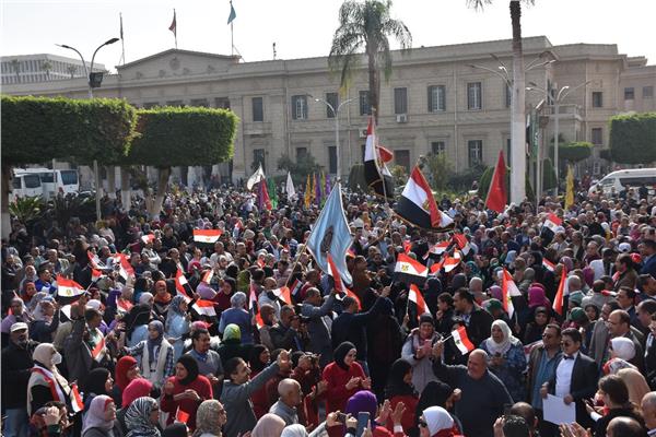 مسيرات متتالية من جامعة القاهرة إلي لجان الانتخابات الرئاسية 2024