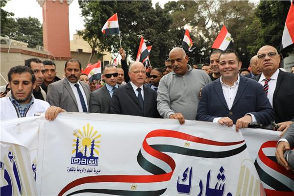 محافظ القاهرة يتقدم مسيرة للشباب  لدعوة المواطنين للمشاركة فى الانتخابات