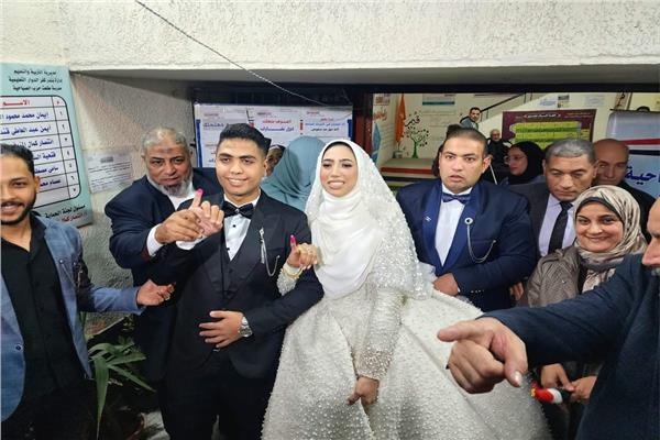  عروسين من أبناء مدينة كفر الدوار فى محافظة البحيرة 