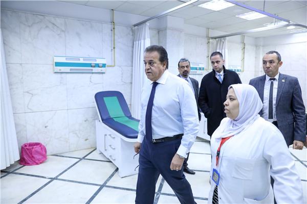وزير الصحة يتفقد مستشفى مبرة المعادي