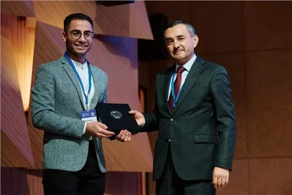  الشاب المصريالفائز بمسابقة علمية في روسيا