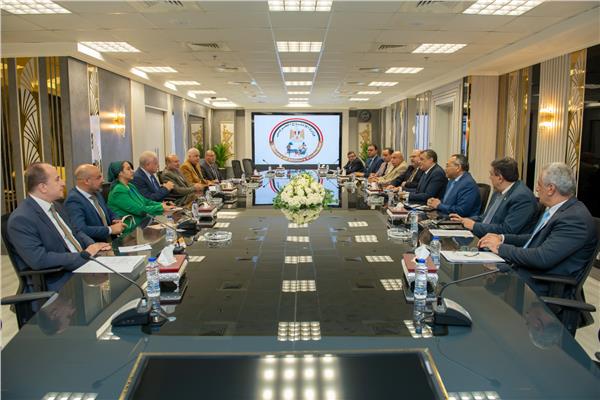  "وزير الدولة للإنتاج الحربي" و"محافظ جنوب سيناء" يناقشان أوجه تعزيز التعاون المشترك   