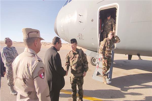 محافظ شمال سيناء خلال استقباله الوفد الفرنسى