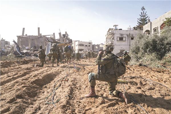 جنود الاحتلال يواجهون مقاومة شرسة من المقاومة الفلسطينية       
