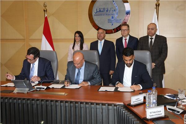 توقيع اتفاقية الحلول بين هيئة ميناء دمياط وشركة أليانس