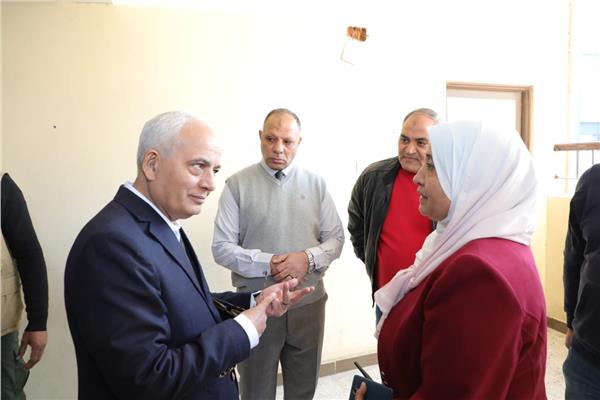  وزير التعليم يقوم بزيارة مفاجئة لمدرستين في القاهرة والجيزة