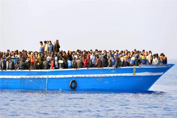 إنقاذ 54 مهاجرا غير شرعي على متن قارب قبالة شواطئ لبنان