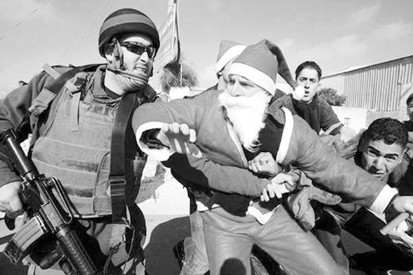 الاحتلال يعتقل فلسطينيا بزى بابا نويل أراد أن يدخل البهجة على الأطفال