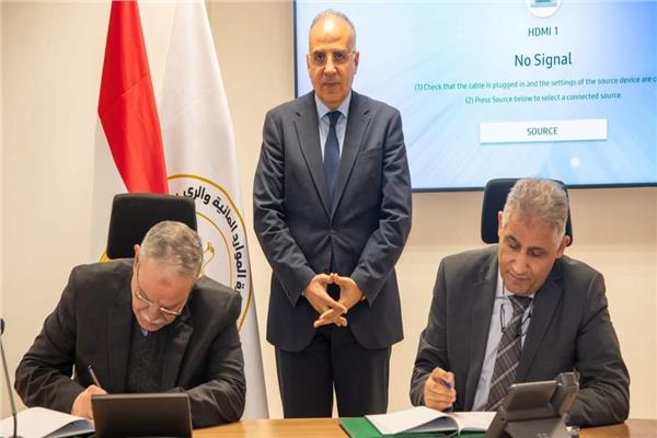 وزير الري يشهد توقيع بروتوكول تعاون بين وزارة الري وشركة السكر 