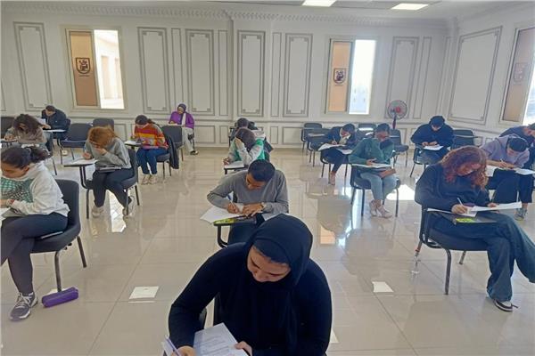 امتحانات نهاية الفصل الدراسي الأول بجامعة القاهرة الدولية
