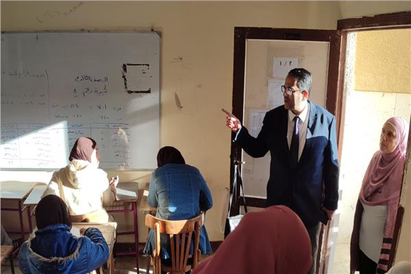 ناصر حسن، وكيل وزارة التربية والتعليم بالغربية خلال جولة تفقدية 