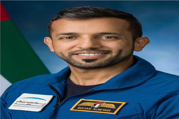 رائد الفضاء ووزير الشباب الاماراتي سلطان النيادي
