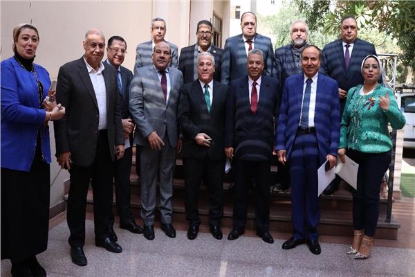 اجتماع عبد الصادق الشوربجي مع رؤساء مجلس إدارة الصحف القومية