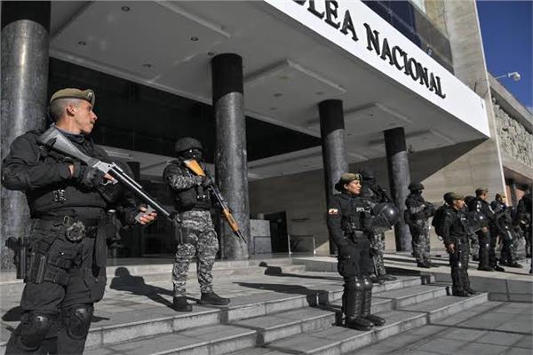الشرطة والجيش الأكوادوري