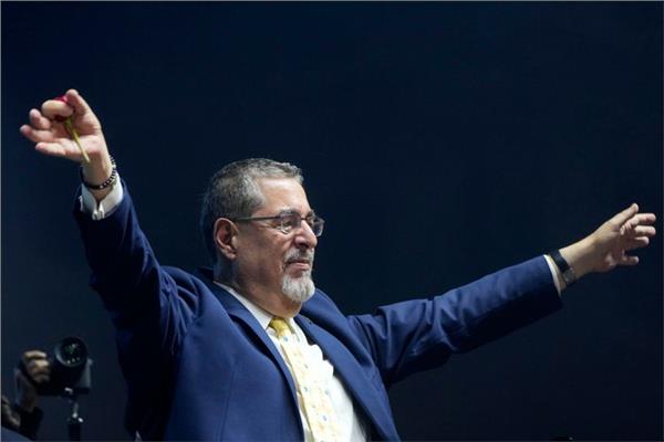 رئيس جواتيمالا الجديد برناردو أريفالو
