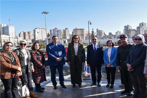 وزيرا التنمية المحلية والتخطيط ومحافظ الإسكندرية يتفقدون مشروع ميدان محطة مصر 