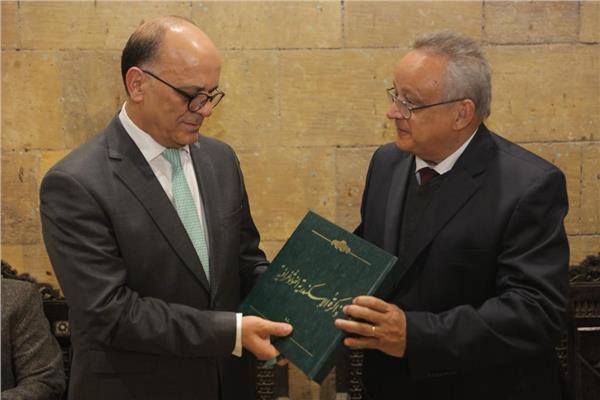  الدكتور أحمد زايد والسفير التونسي