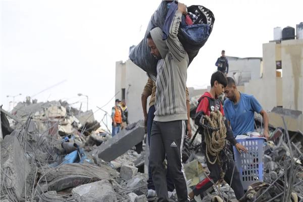 سكان الجنوب في غزة يضطرون لبيع مقتنياتهم لتوفير الطعام