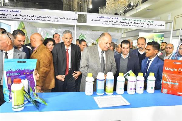محافظ أسيوط حلال افتتاحه معرض وسط الصعيد الزراعي
