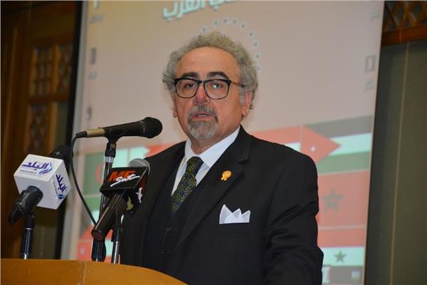 علاء عبد الهادي الأمين العام لاتحاد الأدباء والكتاب العرب