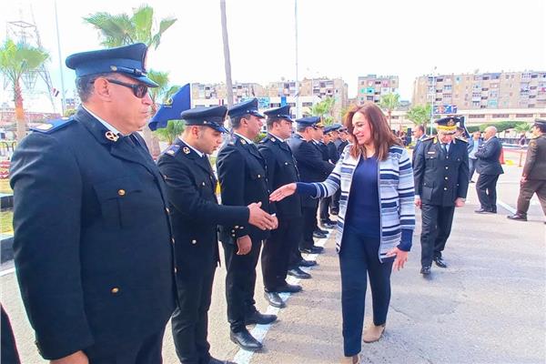الدكتورة نهال بلبع نائب محافظ البحيرة تقديم التهنئة لرجال الشرطة 
