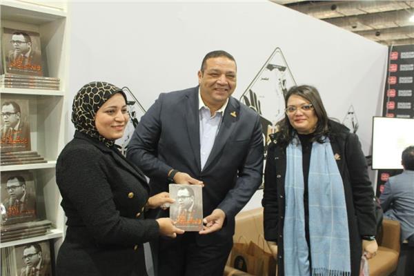  شباب الأحزاب والسياسيين في أول أيام الدورة الـ55 لمعرض القاهرة الدولي للكتاب