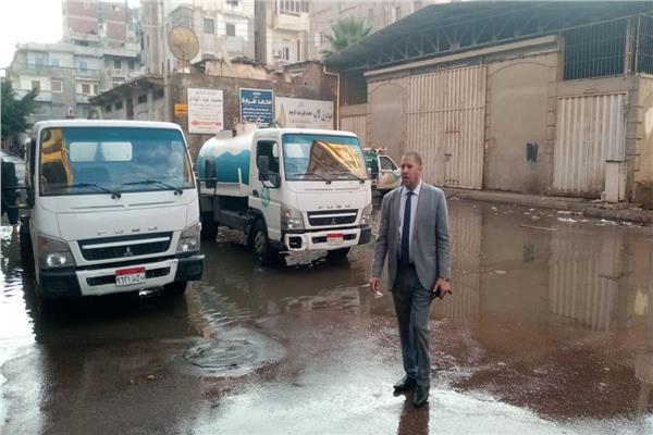السكرتير العام المساعد بمحافظة البحيرة يتابع أعمال رفع تراكمات مياة الأمطار