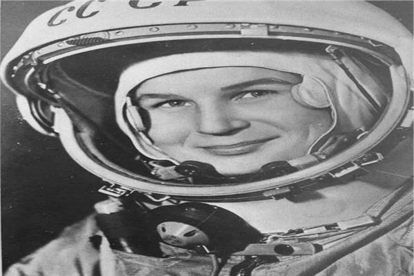 أول امرأة تصعد إلى الفضاء