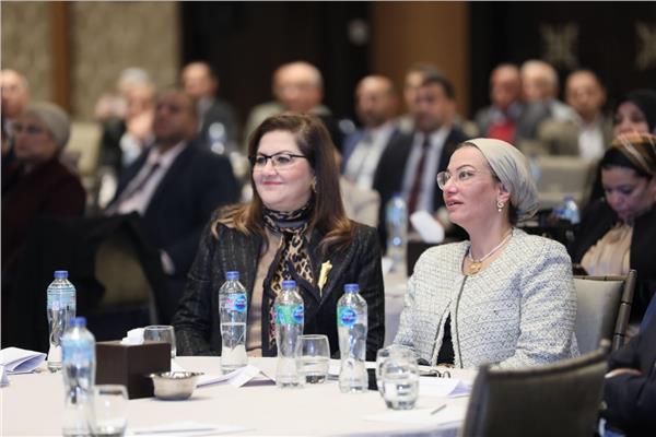 لدكتورة ياسمين فؤاد وزيرة البيئة والدكتورة هالة السعيد وزيرة التخطيط 