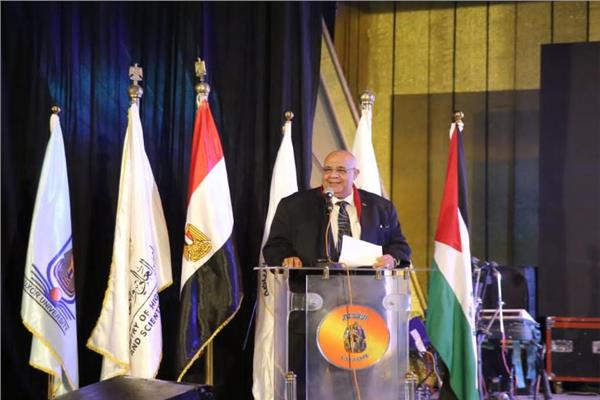الدكتور حمدي محمد حسين يلقي كلمة في حفل افتتاح البرنامج التدريبي