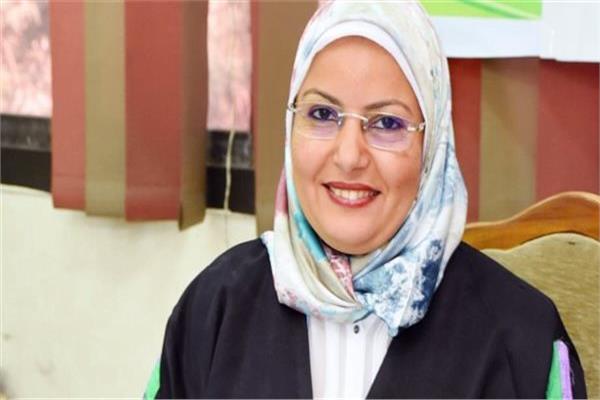 الدكتورة صفاء شحاتة عميد كلية التربية جامعة عين شمس