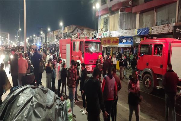 20 مصاباً و5 سيارات إطفاء تخمد حريق مول هوليود ببورسعيد
