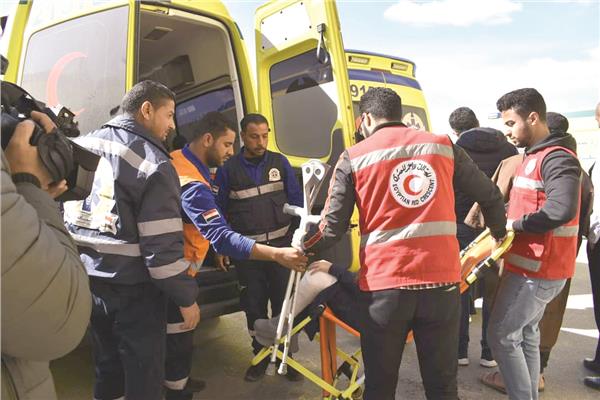 استقبال الجرحى الفلسطينيين للعلاج بالمستشفيات المصرية